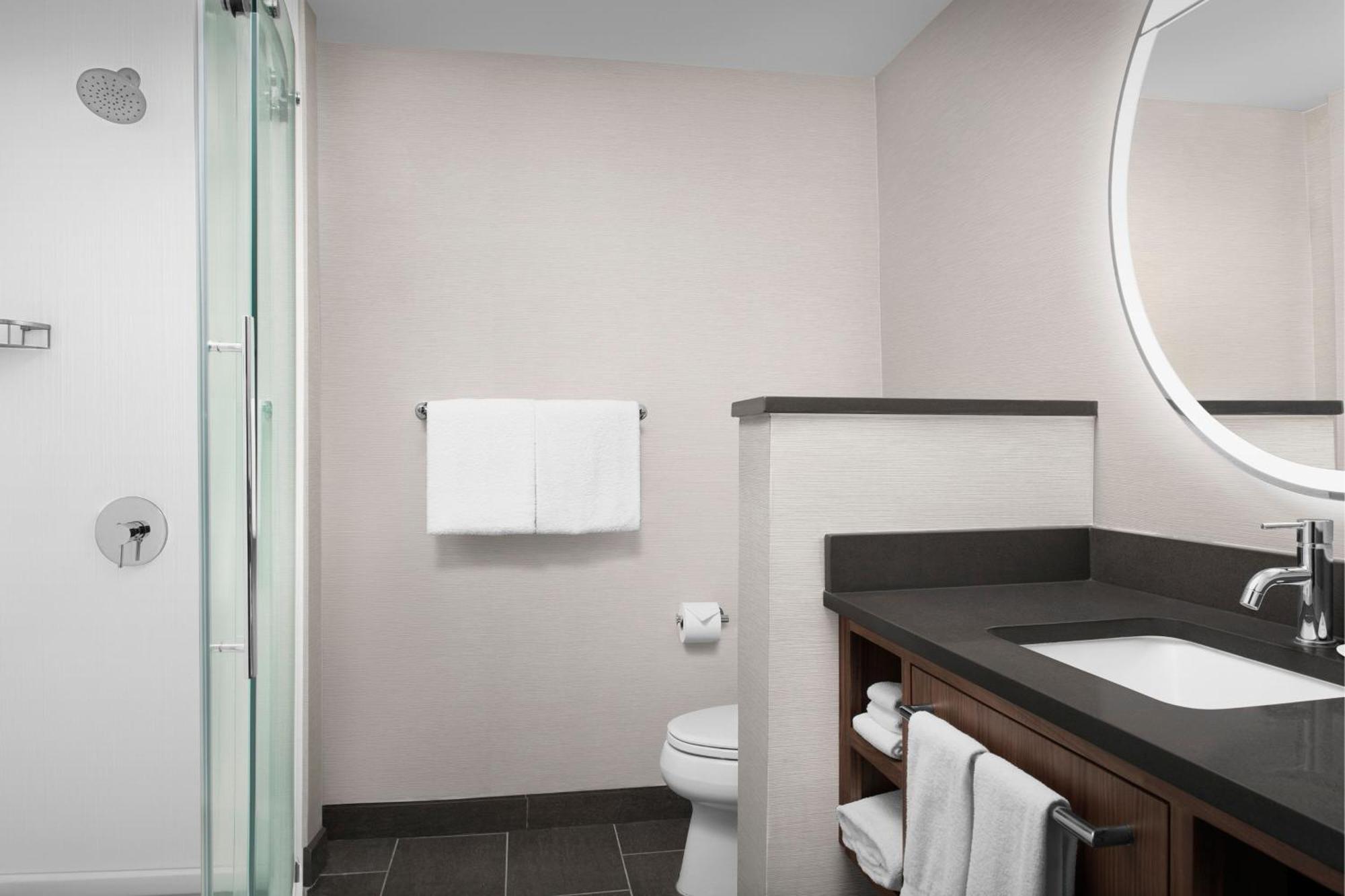 Courtyard By Marriott Hotel
