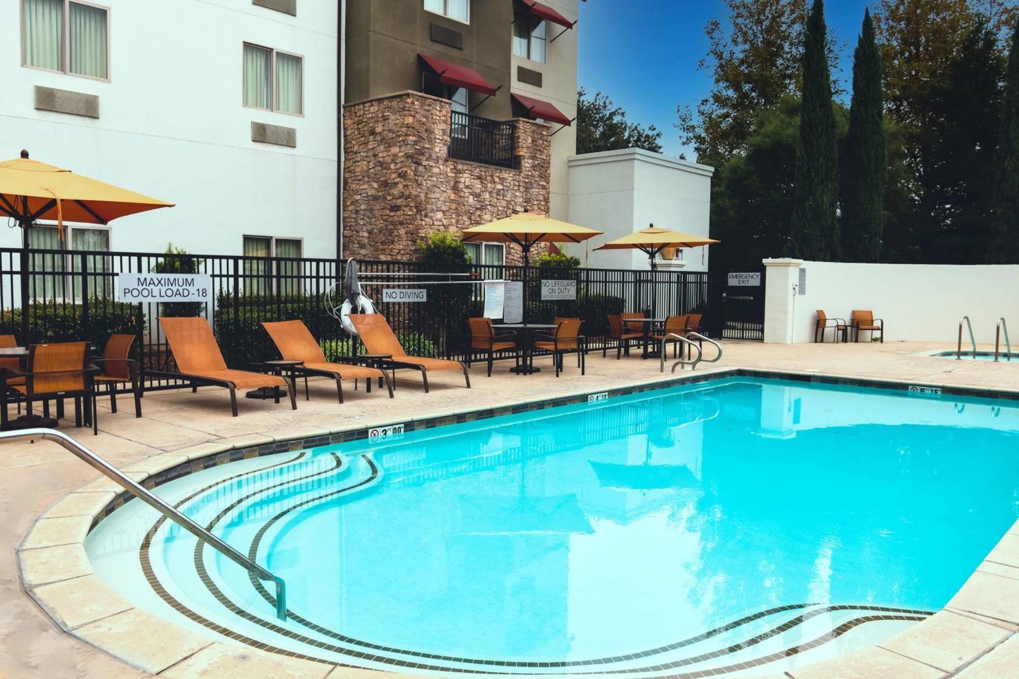 Hotel Courtyard By Marriott