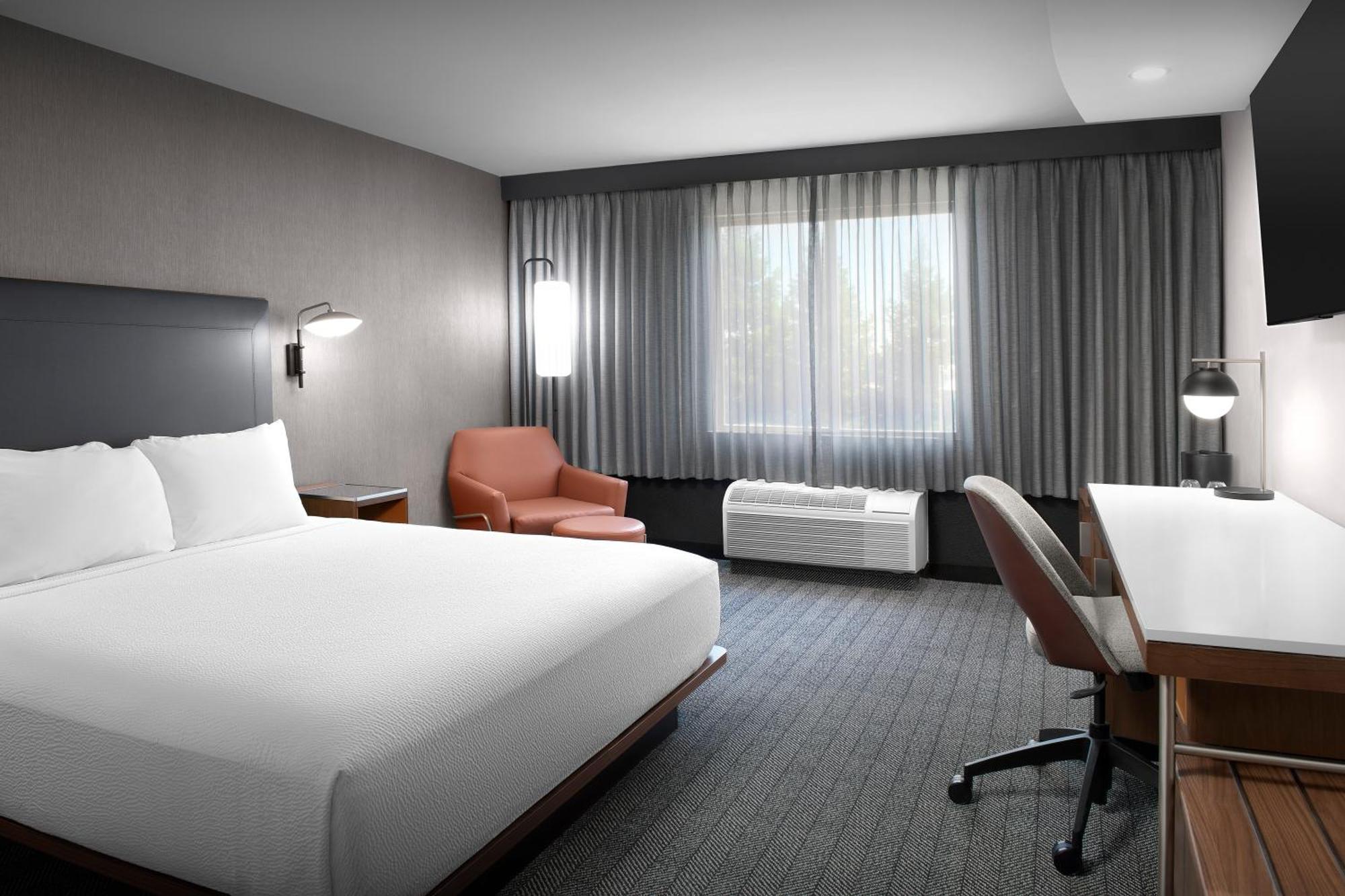 Courtyard By Marriott Hotel