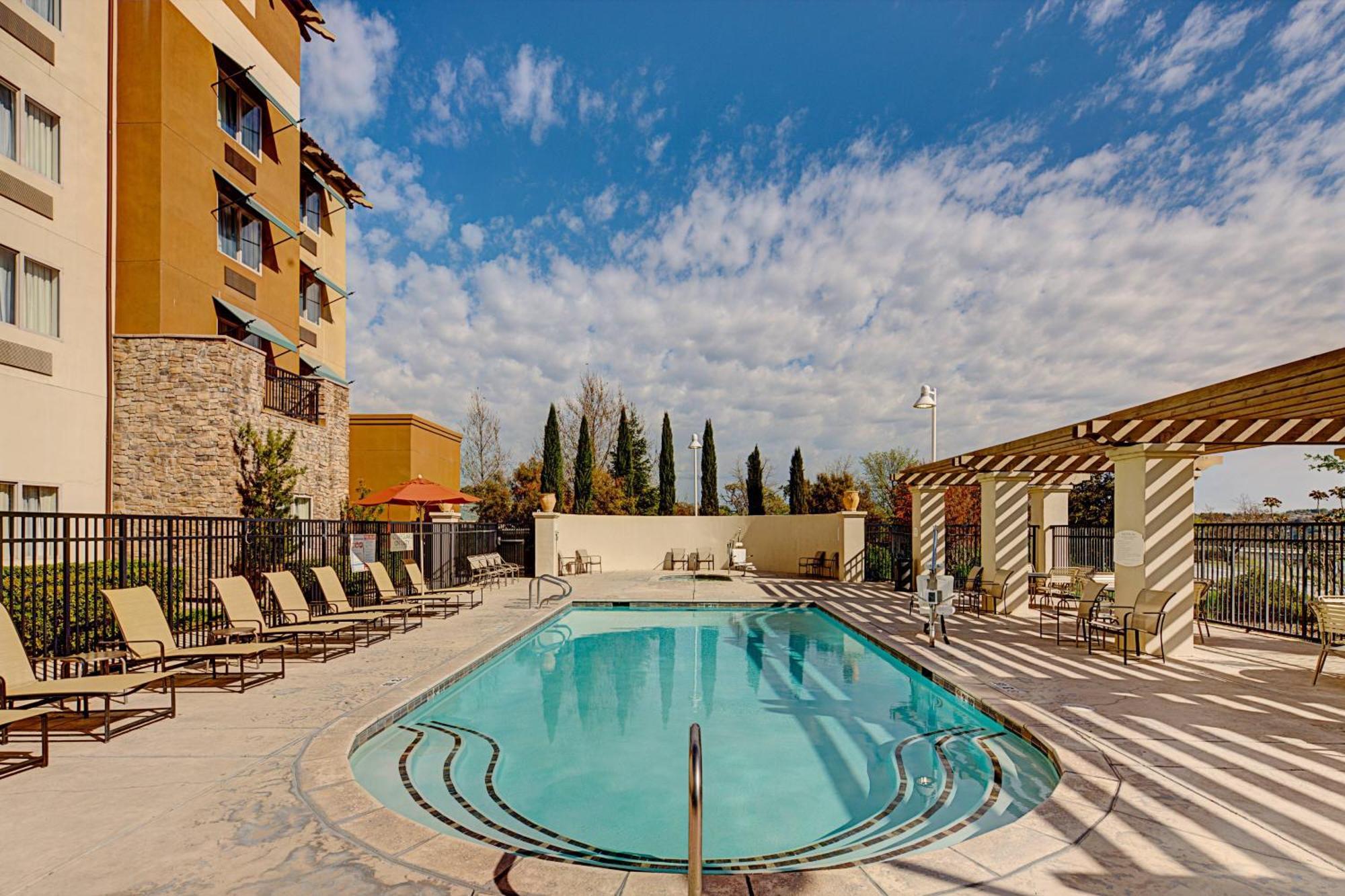 Courtyard By Marriott Hotel 3*