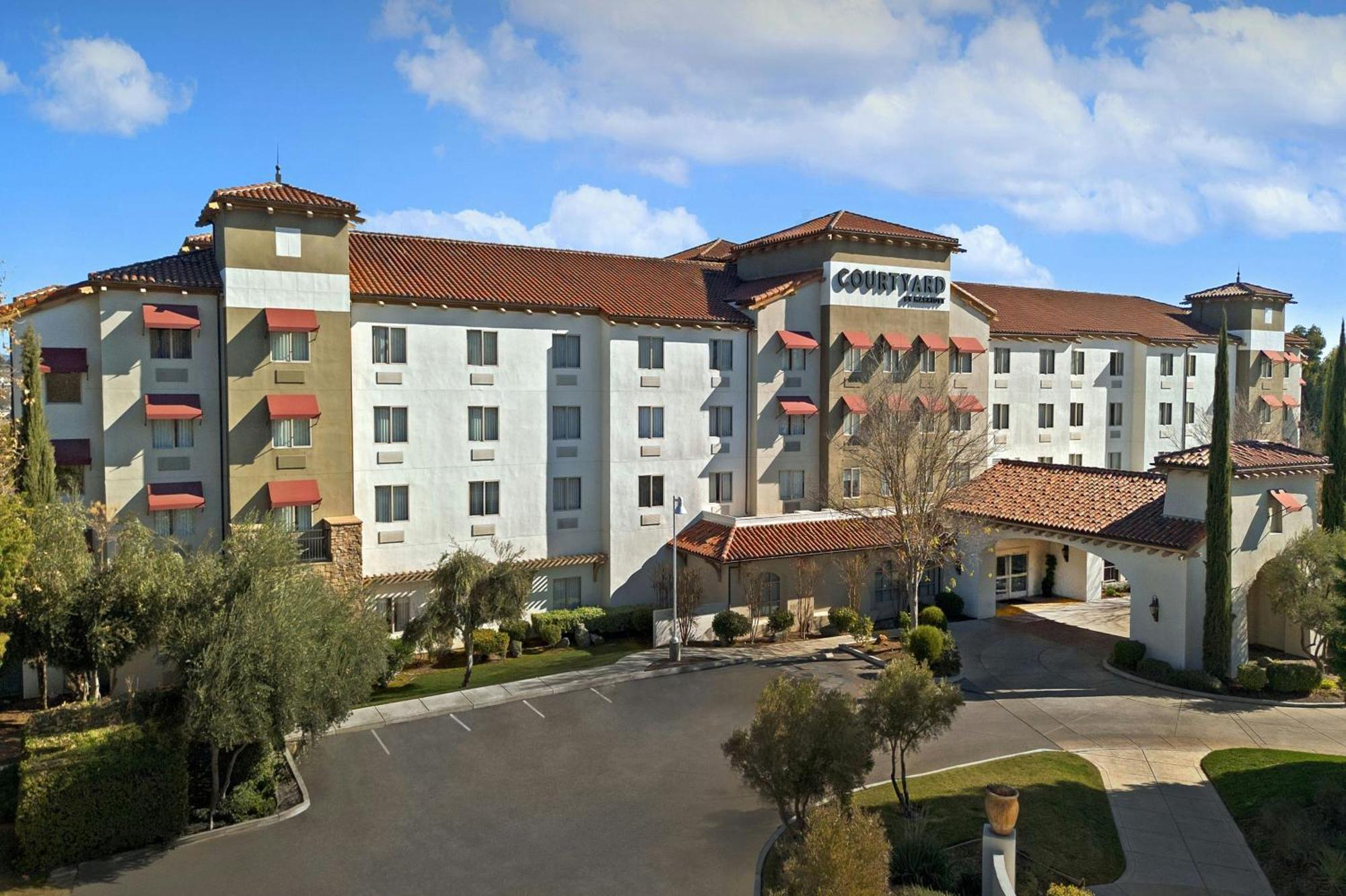 Courtyard By Marriott 3*