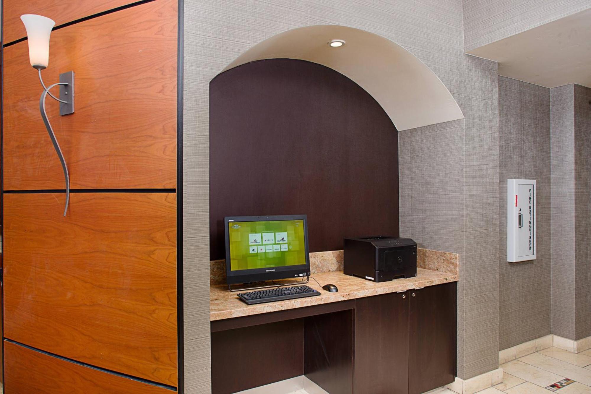 Hotel Courtyard By Marriott