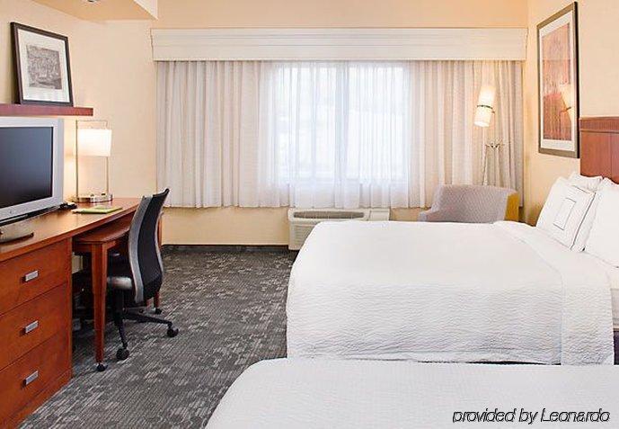 Courtyard By Marriott Hotel