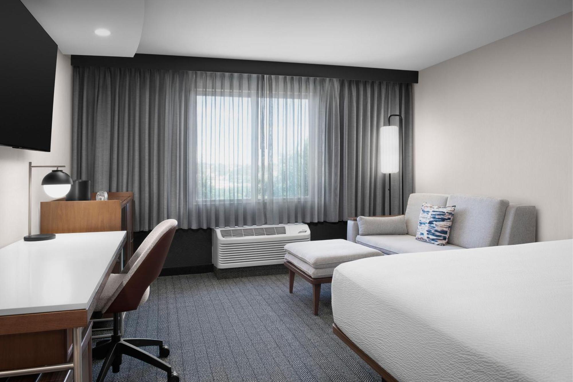 Courtyard By Marriott Hotel 3*