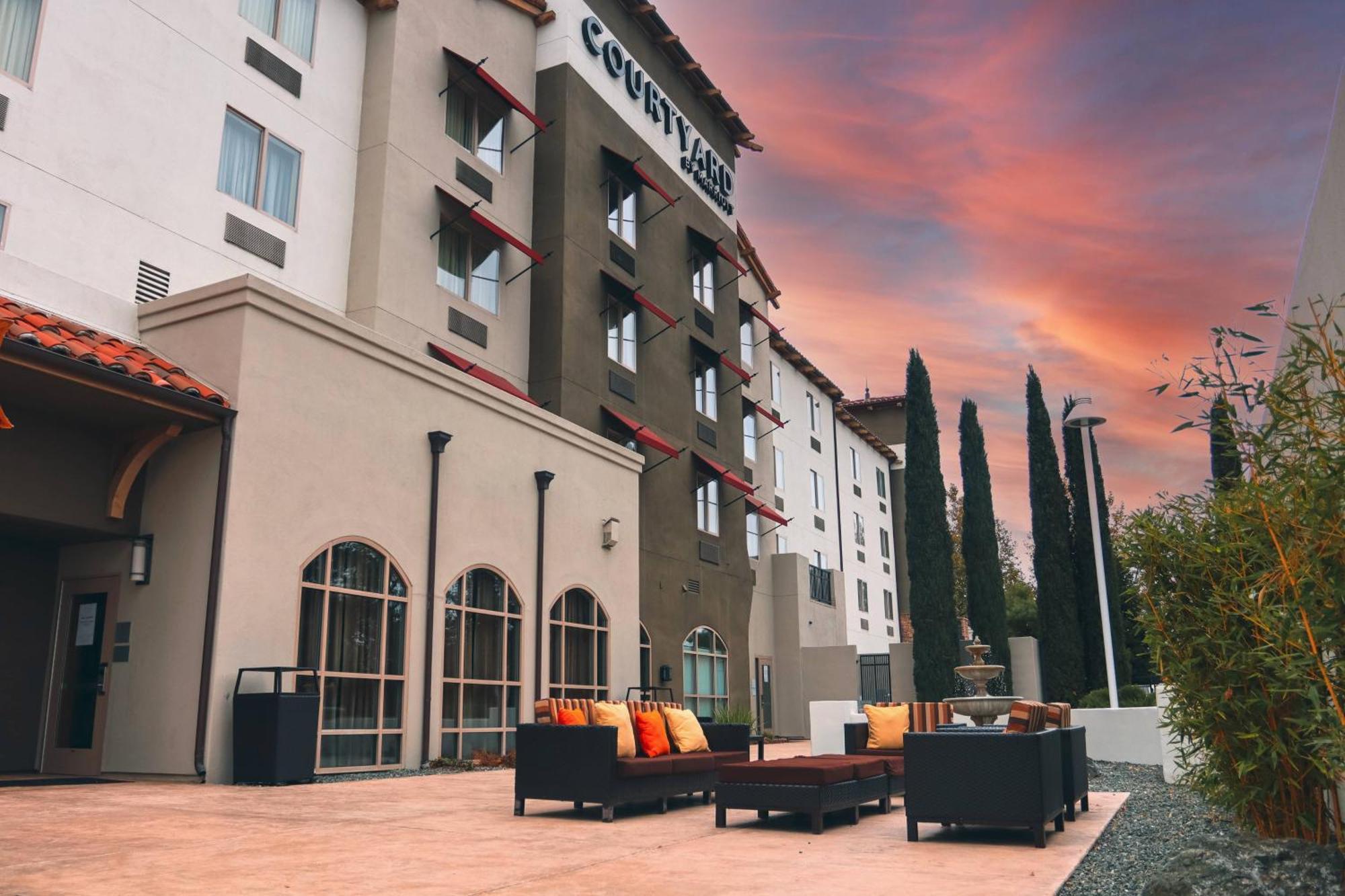 Courtyard By Marriott 3*